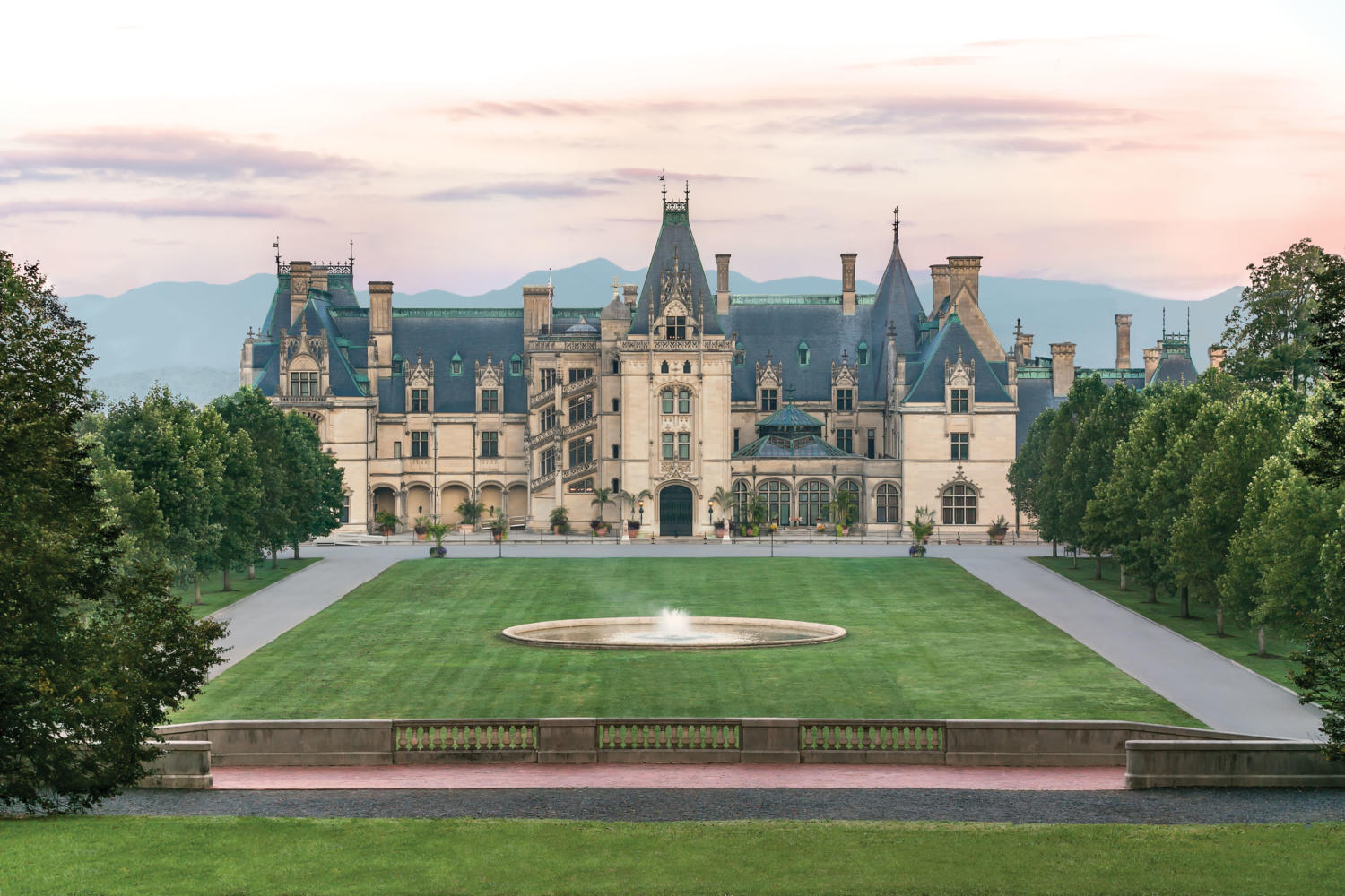 Best Visitor's Guide for visiting the Biltmore during Christmas