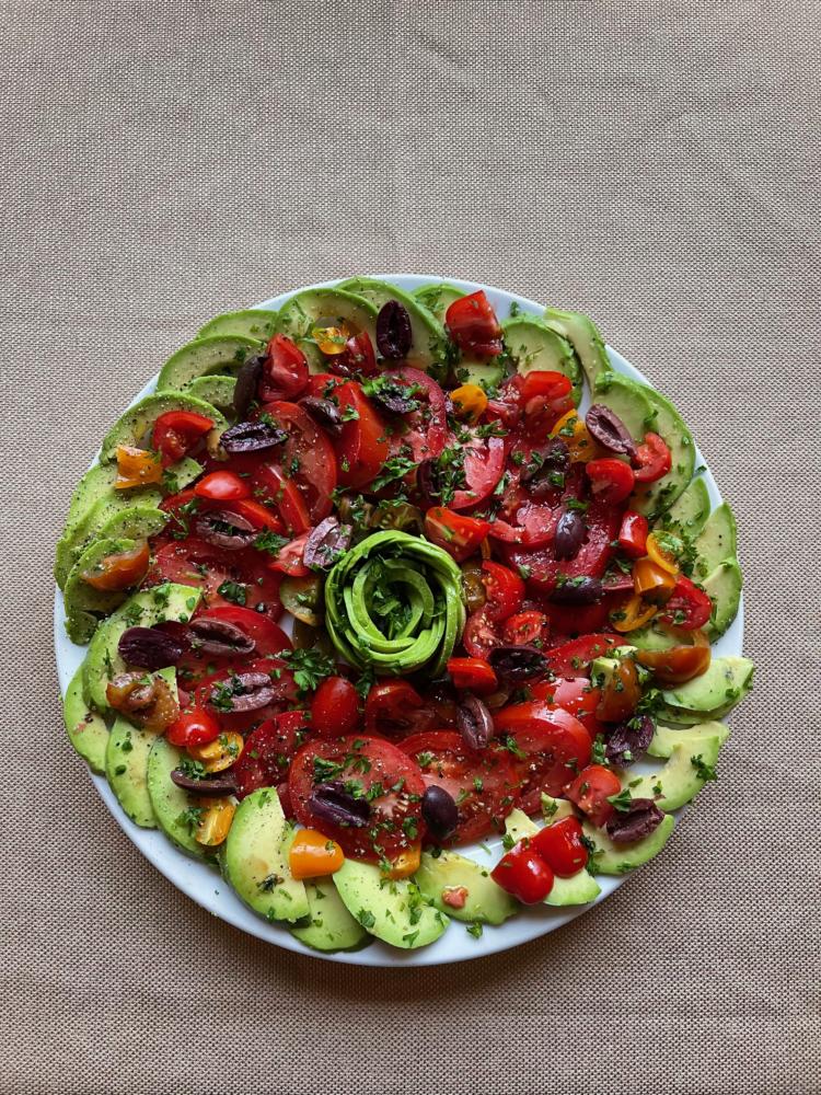 Colorful vegetable platter 